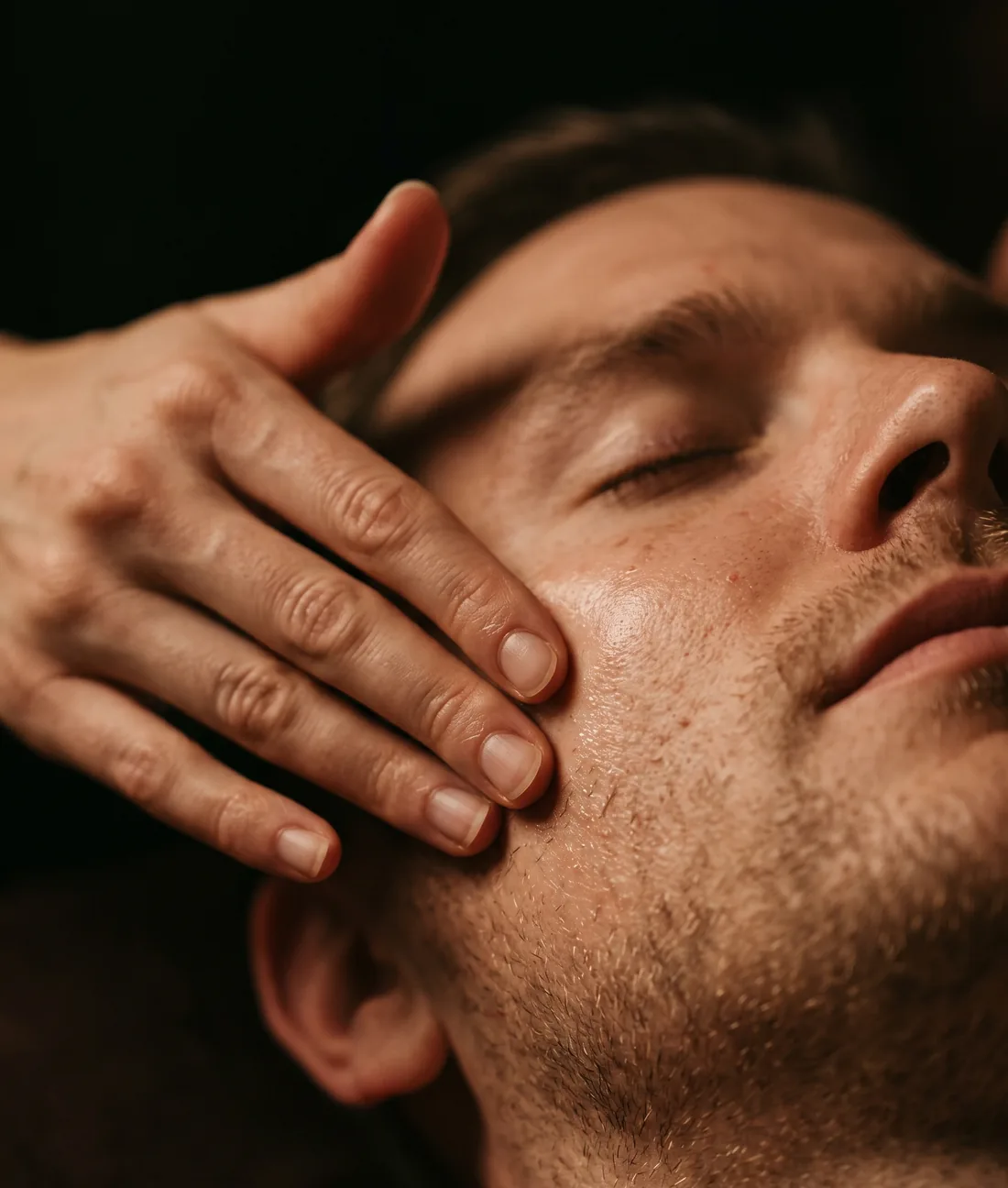 Soin du visage aux huiles tièdes